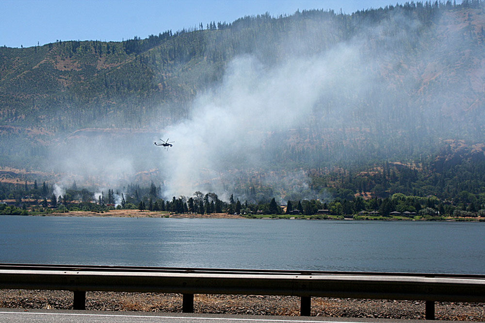 Rowena fire temporarily closes I-84